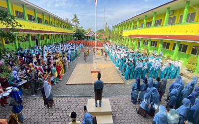 Hari Pendidikan Nasional 2025 di SMPN 1 Mandau